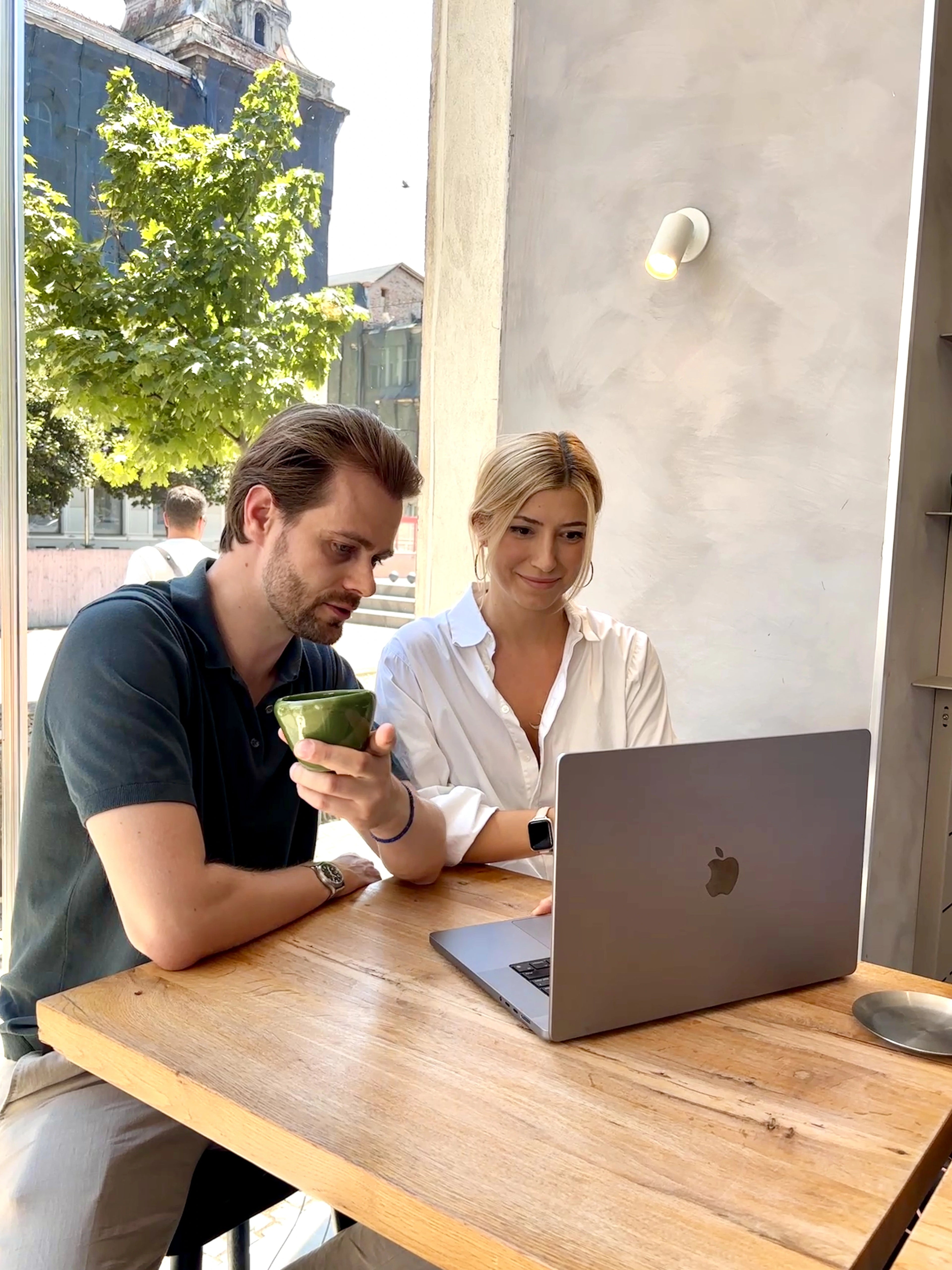 Tina and Nicu, founders of Longera, working together on a laptop